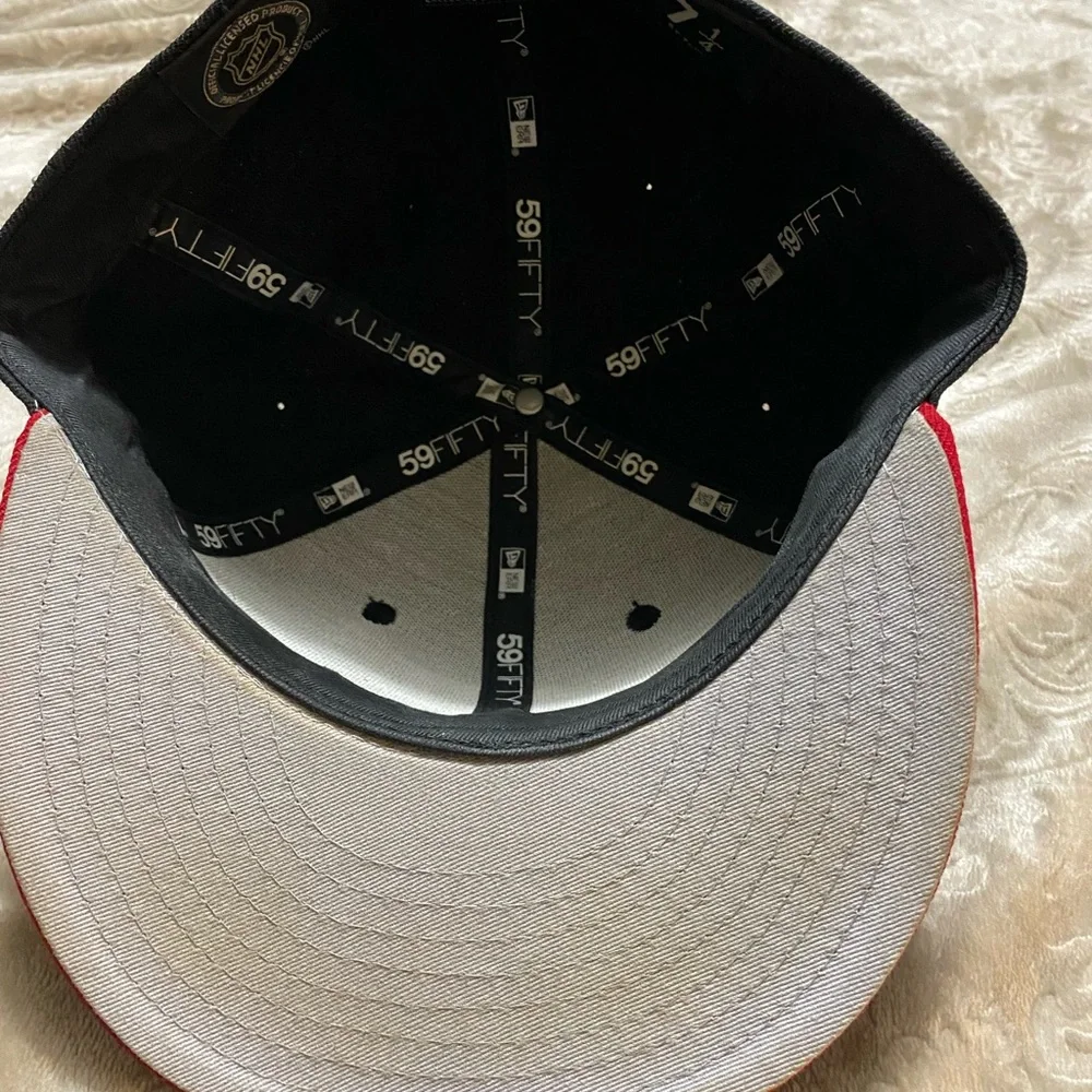 New Era 59Fifty Detroit Red Wings NHL Hockey Fitted Hat Cap Black Red - Picture 4 of 4